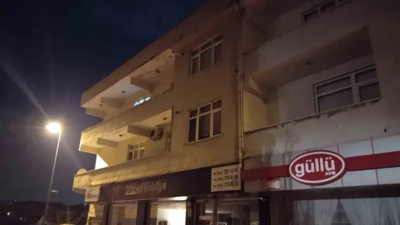 Üsküdar’da toprak kayması nedeniyle 2 bina boşaltıldı