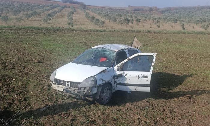 Bursa’da kontrolden çıkan otomobil tarlaya uçtu: 3 yaralı