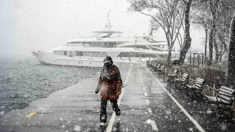 İstanbul’da kar yağışı deniz ulaşımını da etkiledi