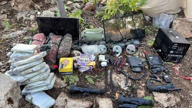 Irak’ın kuzeyinde PKK’lı teröristlere ait çok sayıda silah ve mühimmat ele geçirildi Irak’ın kuzeyinde PKK’lı teröristlere ait çok sayıda silah ve mühimmat ele geçirildi