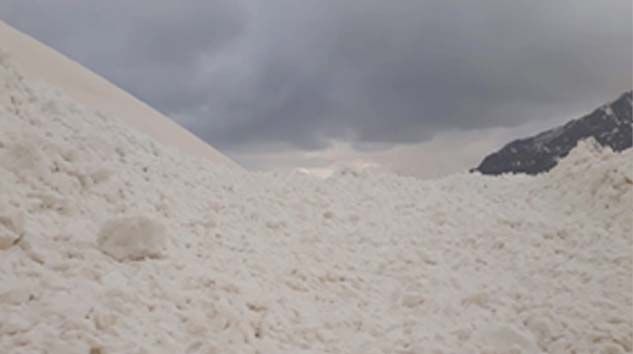 Van Bahçesaray yoluna çığ düştü