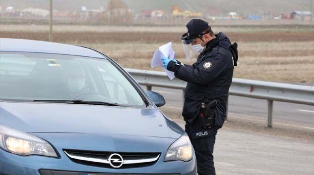 Erzurum’a sahte izin belgesi ile giriş yapmak isteyen 90 kişiye ceza kesildi