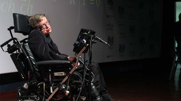 Ünlü fizikçi Hawking’in evdeki solunum cihazı hastaneye bağışlandı