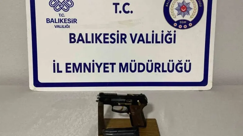 Balıkesir’de CHP aracına silahlı saldırı Balıkesir’de CHP aracına silahlı saldırı