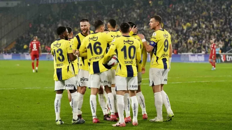 Fenerbahçe, ligde puan farkını 4’e indirdi Fenerbahçe, ligde puan farkını 4’e indirdi