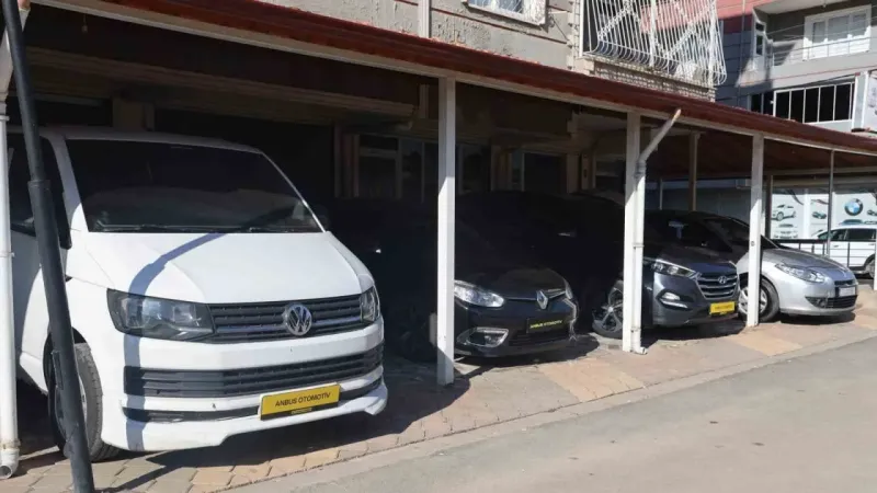 Suriyeliler, araç piyasasını düşürmeye devam ediyorlar