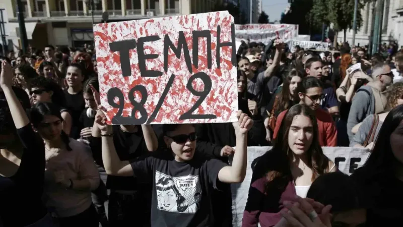 Atina sokakları bir kez daha karıştı Atina sokakları bir kez daha karıştı