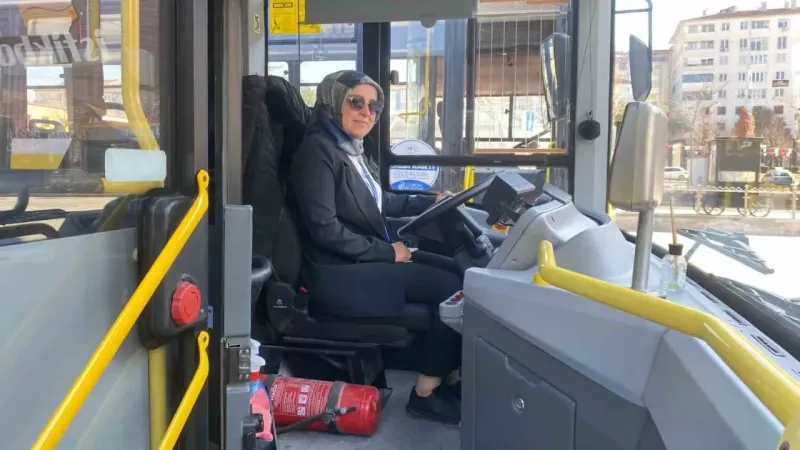 Halk otobüsüyle binlerce can taşıyor Halk otobüsüyle binlerce can taşıyor