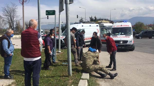 Bolu’da, askeri ambulans otomobille çarpıştı: 5 yaralı