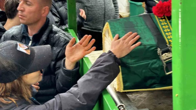 Hayatını kaybeden sanatçı Tanyeli son yolculuğuna uğurlandı