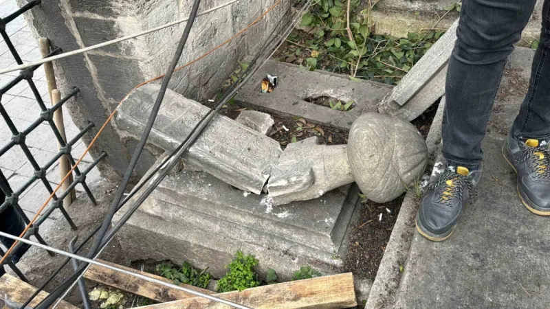 İBB protestocuları Şehzadebaşı Camii’ni tahrip etti