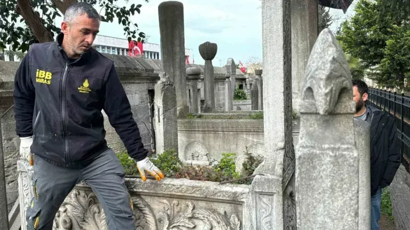 İBB protestocuları Şehzadebaşı Camii’ni tahrip etti