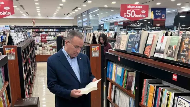 TBMM Başkanvekili Bozdağ’dan D&R mağazasına ziyaret TBMM Başkanvekili Bozdağ’dan D&R mağazasına ziyaret