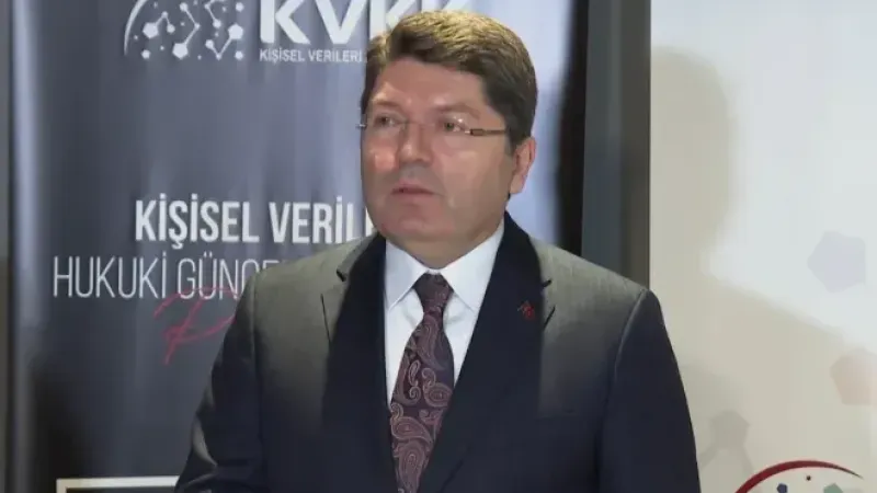 Adalet Bakanı Yılmaz Tunç’tan Özgür Özel’e tepki: "Bu ifadeler hadsizlik, kendisine iade ediyoruz" Adalet Bakanı Yılmaz Tunç’tan Özgür Özel’e tepki: "Bu ifadeler hadsizlik, kendisine iade ediyoruz"