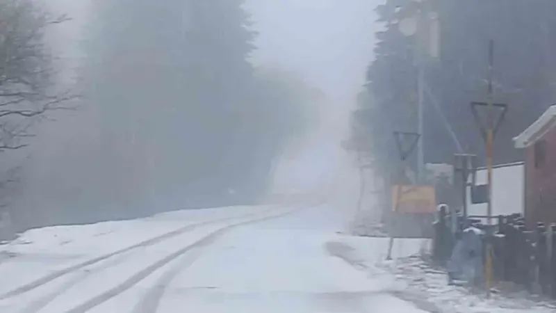 Uludağ’a nisan ayında kar yağdı Uludağ’a nisan ayında kar yağdı