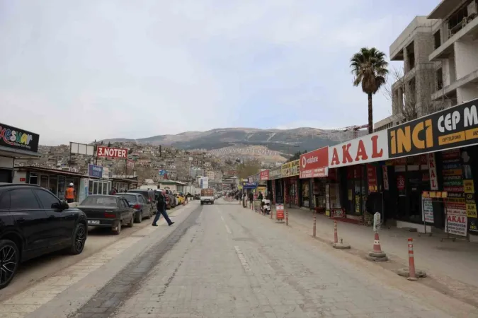 "Dünyanın en saçma binası"nın yerine iş hanı yapılıyor "Dünyanın en saçma binası"nın yerine iş hanı yapılıyor