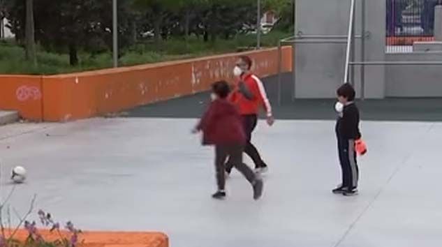 İspanya’da çocuklara 40 gün sonra sokağa çıkma izni