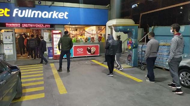 Yasak bitti vatandaşlar benzinliklere akın etti