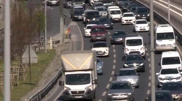 İstanbul’da eve dönüş trafiği eski günlerini aratmadı