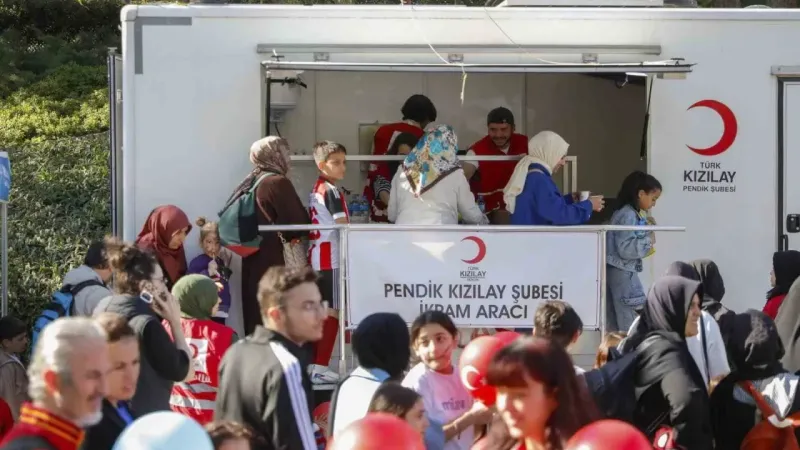 Türk Kızılay İstanbul depremi sonrası beslenme desteğiyle toplanma alanlarında
