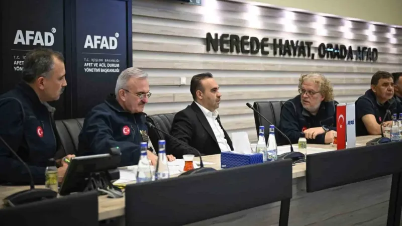 Bakan Kacır: "Depremle ilgili gelişmeler takip ediliyor"