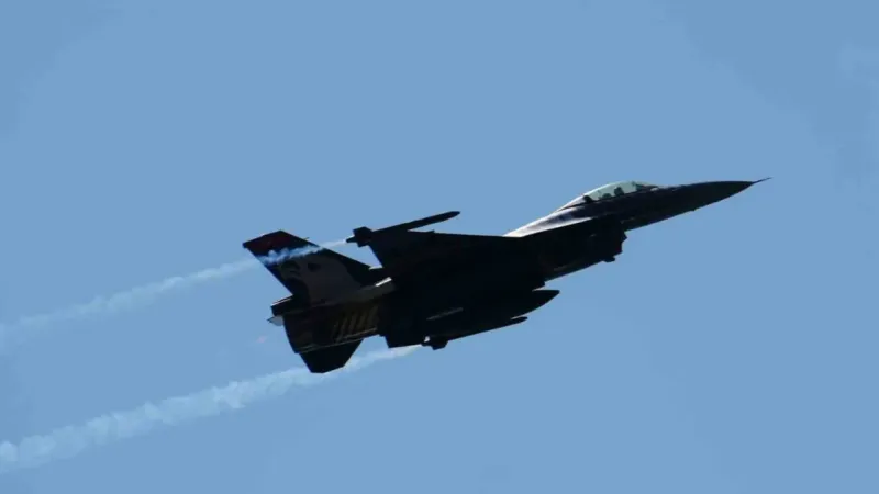 Şehitler Abidesi’nde SOLOTÜRK gösterisi nefesleri kesti Şehitler Abidesi’nde SOLOTÜRK gösterisi nefesleri kesti