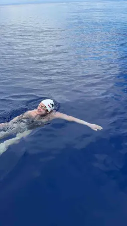 Aysu Türkoğlu Kaiwi Kanalı’nı geçen en genç Türk yüzücü oldu