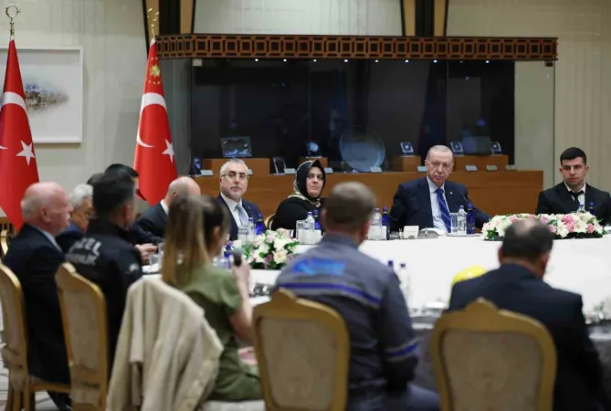 Cumhurbaşkanı Erdoğan işçilerle bir araya geldi
