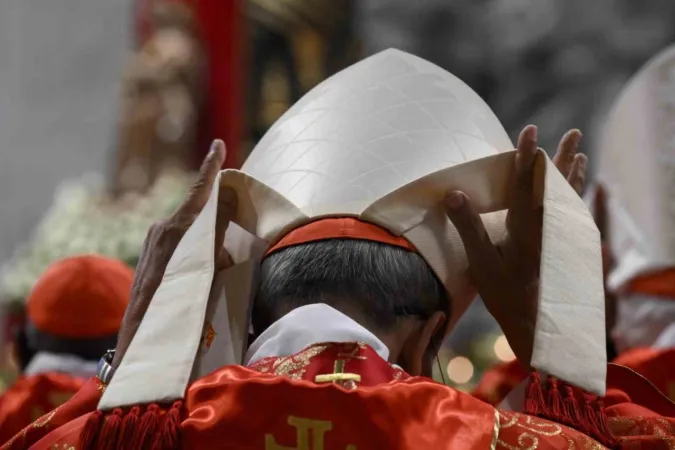 Vatikan’da papa seçimi başlıyor