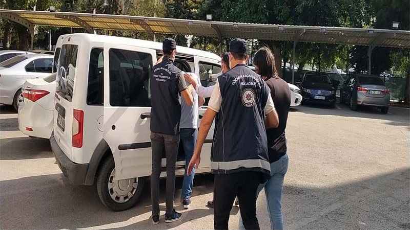 Sınırı geçemeyen 18 kaçak göçmen yakalandı Sınırı geçemeyen 18 kaçak göçmen yakalandı