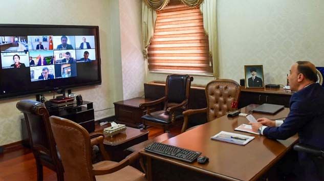 Şanlıurfa’nın ulaşım sorunu Bakan Karaismailoğlu’na İletildi Şanlıurfa’nın ulaşım sorunu Bakan Karaismailoğlu’na İletildi