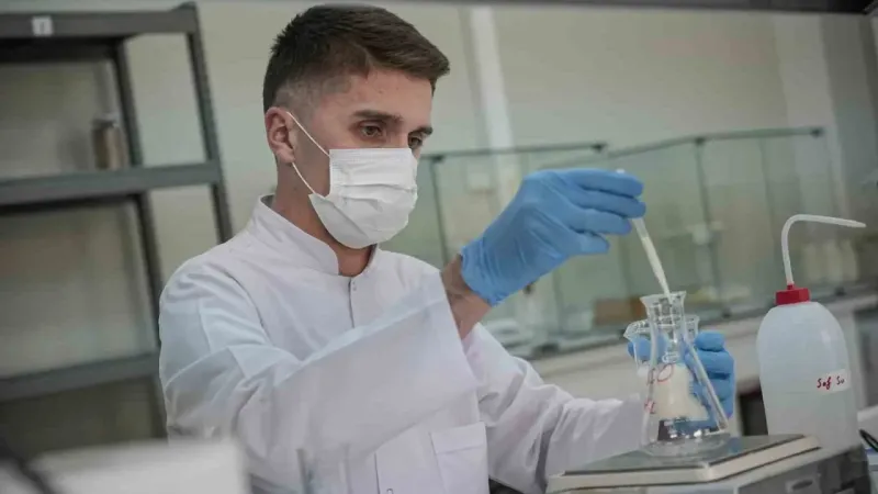 Mehmetçiğin içtiği sütten, yediği konserveye kadar hepsi bu laboratuvardan geçiyor Mehmetçiğin içtiği sütten, yediği konserveye kadar hepsi bu laboratuvardan geçiyor