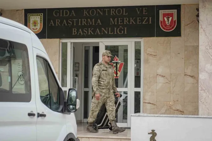 Mehmetçiğin içtiği sütten, yediği konserveye kadar hepsi bu laboratuvardan geçiyor Mehmetçiğin içtiği sütten, yediği konserveye kadar hepsi bu laboratuvardan geçiyor