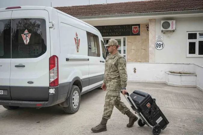 Mehmetçiğin içtiği sütten, yediği konserveye kadar hepsi bu laboratuvardan geçiyor Mehmetçiğin içtiği sütten, yediği konserveye kadar hepsi bu laboratuvardan geçiyor