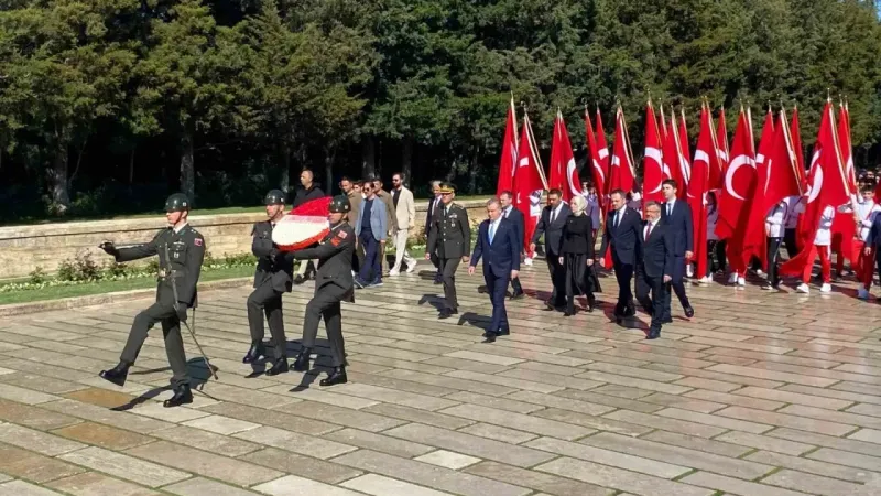 Bakan Bak’tan gençler ve sporcularla Anıtkabir’e ziyaret Bakan Bak’tan gençler ve sporcularla Anıtkabir’e ziyaret