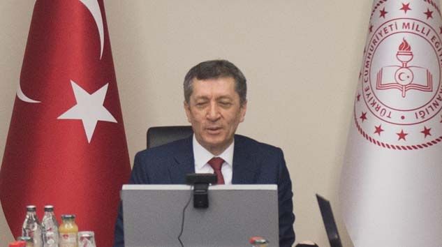 Bakan Selçuk: Normalleşme beklendiği gibi olursa 1 Haziran’da okullar açılabilir