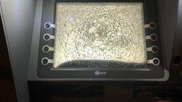 Bursa’da babasına kızan kadın ATM’leri parçaladı