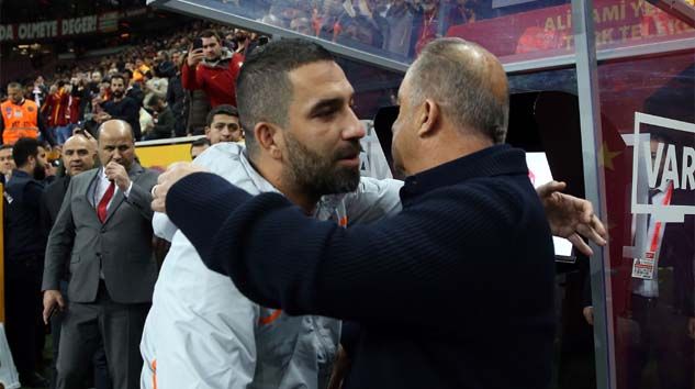 Arda Turan Galatasaray’a dönüp genç ağabeylik görevi üstlenecek