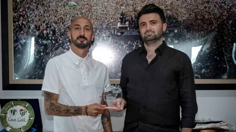 Bursaspor Ahmet İlhan Özek ile yollarını ayırdı Bursaspor Ahmet İlhan Özek ile yollarını ayırdı