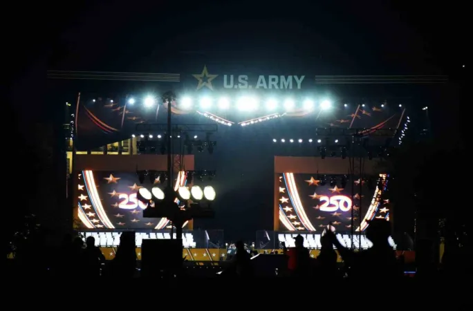 Trump’tan ABD ordusuna övgü, protestoculara gözdağı