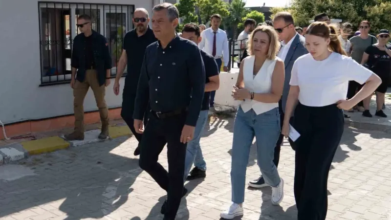 CHP lideri Özel, Başkan Zeyrek’in kızını YKS’nin ikinci oturumunda da yalnız bırakmadı