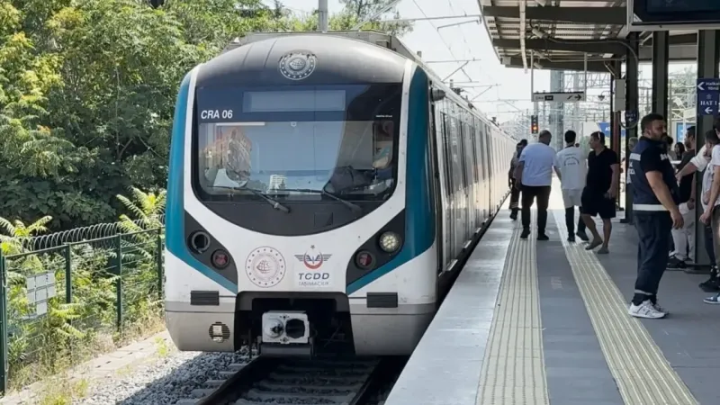 Marmaray’da raylara atlayan kişi intihar etti