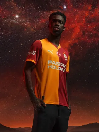 Galatasaray’ın yeni sezon formaları taraftarın beğenisine sunuldu