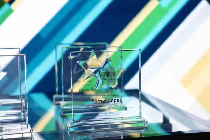 Yemeksepeti’ne ‘Süper Marka’ ödülü Yemeksepeti’ne ‘Süper Marka’ ödülü