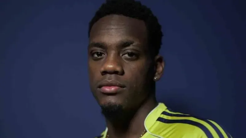 Jhon Duran resmen Fenerbahçe’de Jhon Duran resmen Fenerbahçe’de