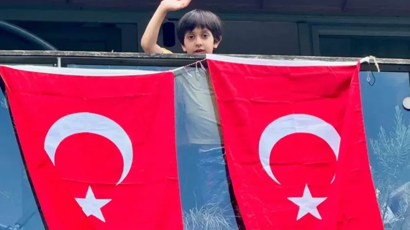 Cumhurbaşkanı Erdoğan’ın bayrak çağrısına İstanbul’dan yanıt