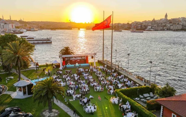 İstanbul Valisi Gül, 15 Temmuz şehit aileleri ve gazileri ile buluştu
