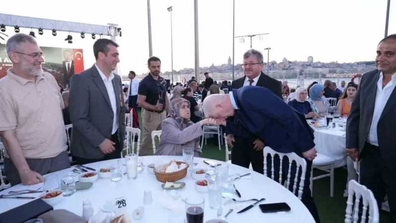 İstanbul Valisi Gül, 15 Temmuz şehit aileleri ve gazileri ile buluştu