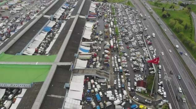 Gece yoğunluk yaşanan Bayrampaşa Sebze ve Meyve Hali’nde gündüz de aynı manzara