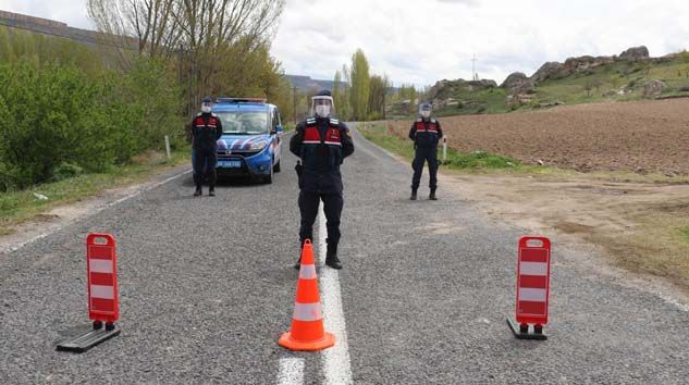 Cenaze namazı kılınan köyde 60 kişi virüse yakalandı